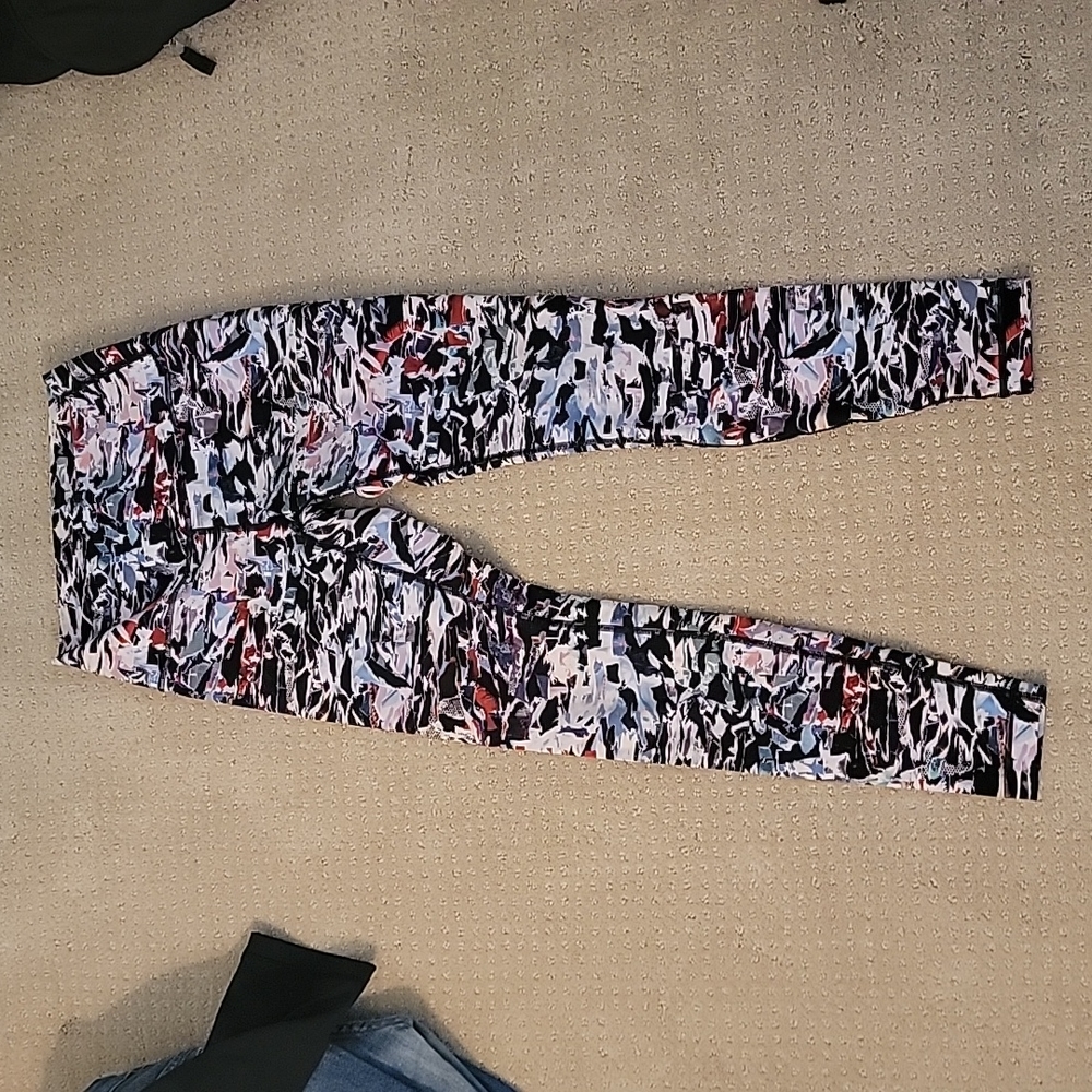 Lululemon wunder under under leggings size 6 full length. Multi color